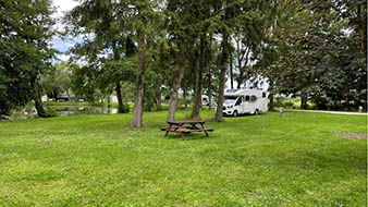 escapade en camping-car en bordure de lac chez Kity Caravann Inn à Dun sur Meuse - Meuse Tourisme